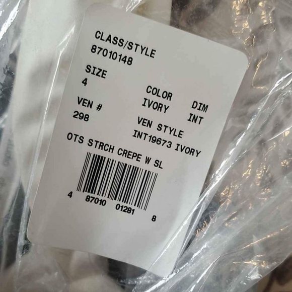 Wedding/Engagement Dress Never Worn - Picture 4 of 4